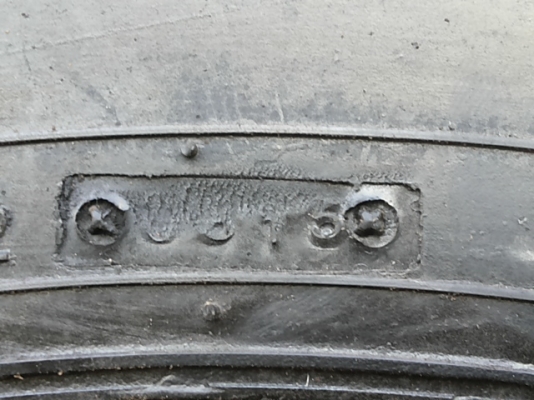 ยางใหม่265 70 16ลบปี(2015)ยังไม่ลงพื้น ดอกนิ่มสวย ไม่มีลายงา ลด50\% ราคาส่ง