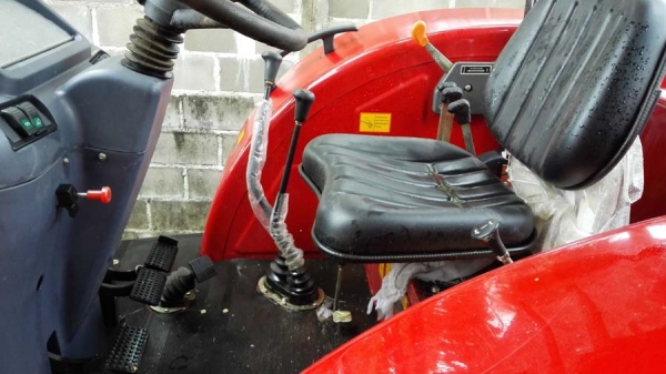 รถไถนำเช้า/ WOLD 1004/ 2 เพลา ขับเคลื่อน 4 ล้อ ป้ายแดง รถไถนำเช้า/ WOLD 1004/ 2 เพลา ขับเคลื่อน 4 ล้อ ป้ายแดง