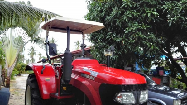 รถไถนำเช้า/ WOLD 1004/ 2 เพลา ขับเคลื่อน 4 ล้อ ป้ายแดง รถไถนำเช้า/ WOLD 1004/ 2 เพลา ขับเคลื่อน 4 ล้อ ป้ายแดง