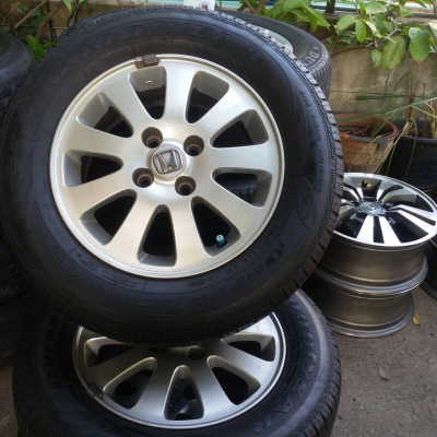 ล้อ honda ขอบ 14 4รู พร้อมยาง 185 70 14 ชุดล่ะ 4500