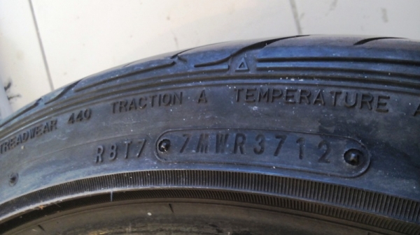 ขายยาง dunlop sport lm 703 225/40/18ปี 2012ราคา 3200บาทไทย