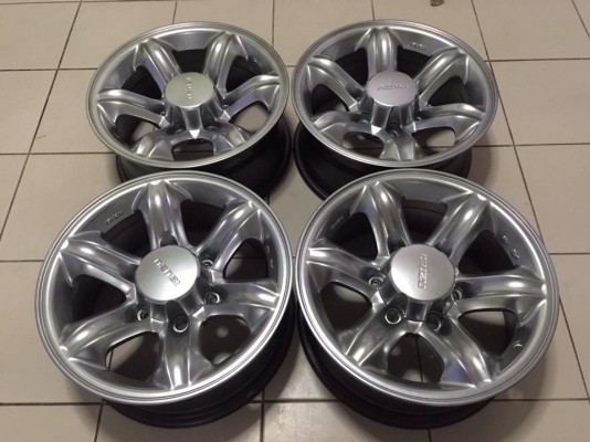 ขายล้อเล็บเหยี่ยว อีซูซุแท้ขอบ 16 สีไฮเปอร์ซิลเวอร์ ยังไม่คว้านรู ยังไม่เคยยิงน๊อต มีฝาครอบดุมตราอีซุซุ พร้อมน๊อตจับ สภาพป้ายแดง