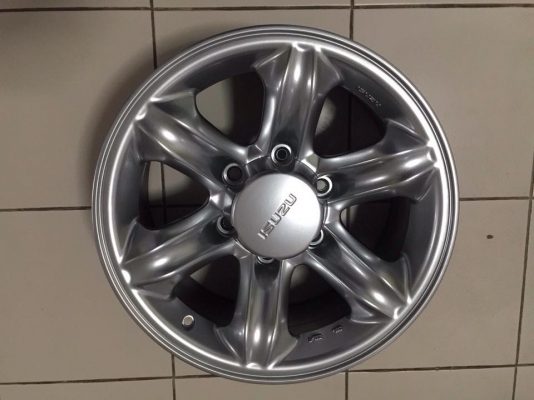 ขายล้อเล็บเหยี่ยว อีซูซุแท้ขอบ 16 สีไฮเปอร์ซิลเวอร์ ยังไม่คว้านรู ยังไม่เคยยิงน๊อต มีฝาครอบดุมตราอีซุซุ พร้อมน๊อตจับ สภาพป้ายแดง