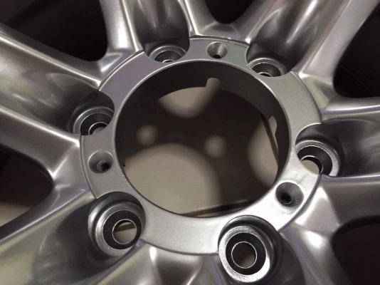 ขายล้อเล็บเหยี่ยว อีซูซุแท้ขอบ 16 สีไฮเปอร์ซิลเวอร์ ยังไม่คว้านรู ยังไม่เคยยิงน๊อต มีฝาครอบดุมตราอีซุซุ พร้อมน๊อตจับ สภาพป้ายแดง