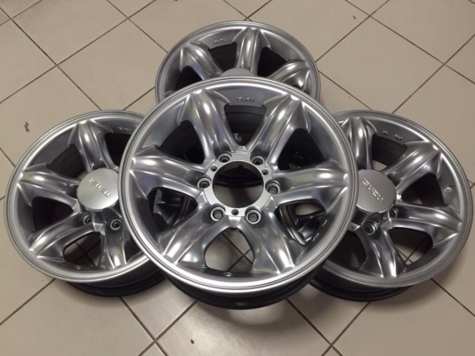 ขายล้อเล็บเหยี่ยว อีซูซุแท้ขอบ 16 สีไฮเปอร์ซิลเวอร์ ยังไม่คว้านรู ยังไม่เคยยิงน๊อต มีฝาครอบดุมตราอีซุซุ พร้อมน๊อตจับ สภาพป้ายแดง
