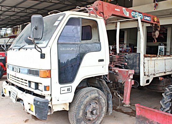 รถบรรทุก อีซูซุ 6ล้อ พร้อมเครน 3 ตัน