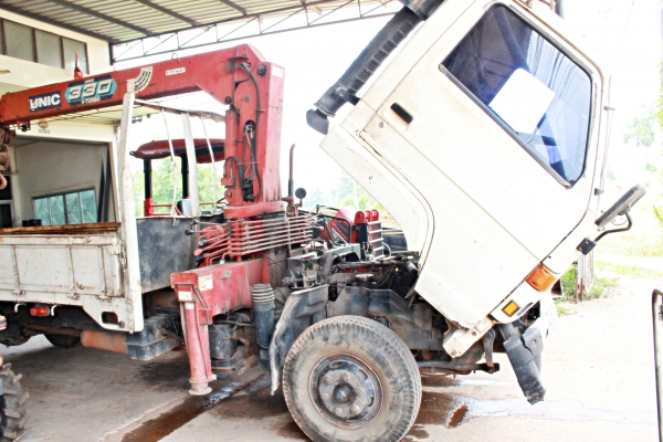 รถบรรทุก อีซูซุ 6ล้อ พร้อมเครน 3 ตัน