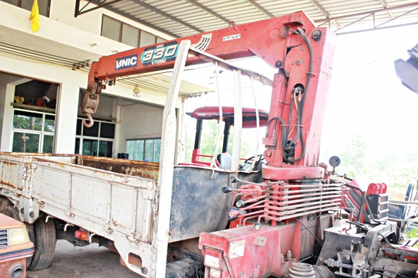 รถบรรทุก อีซูซุ 6ล้อ พร้อมเครน 3 ตัน