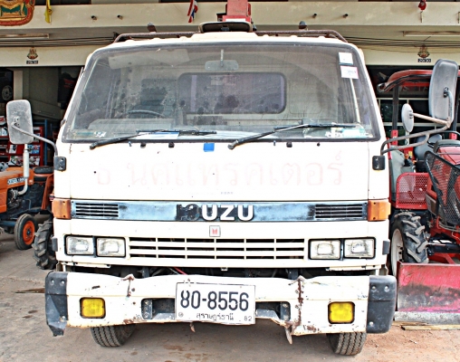 รถบรรทุก อีซูซุ 6ล้อ พร้อมเครน 3 ตัน