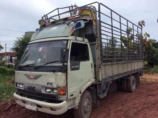 HINO FC (ซุปเปอร์เสี่ยแท้) เครื่อง 120 แรงยาว 5.5 ม. รั้วสูง คานท้ายใหญ่ ครัทซีสวย รถใช้งานอยู่ ภาษีไม่ขาด  ขาย 280,000 บาท( ศุภากร 081-1903107, 081-4252943)