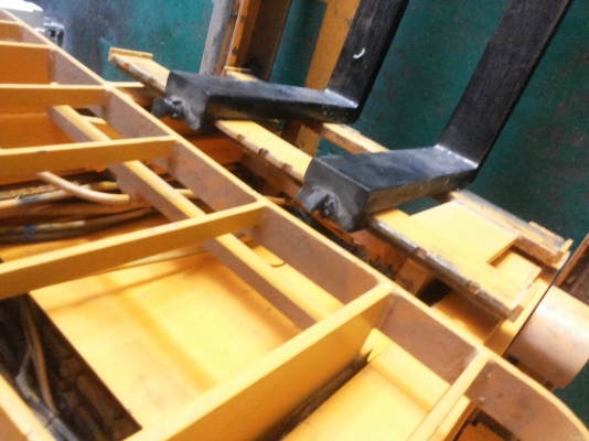 ขายรถไฟฟ้ายืนขับ komatsu ขนาด 1.5 ตัน เสาสูง 3.5 เมตร