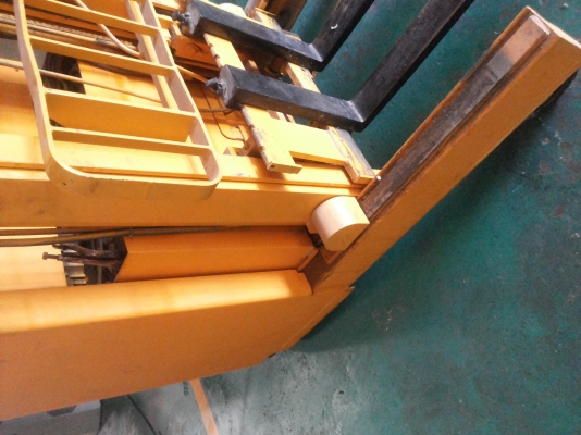 ขายรถไฟฟ้ายืนขับ komatsu ขนาด 1.5 ตัน เสาสูง 3.5 เมตร