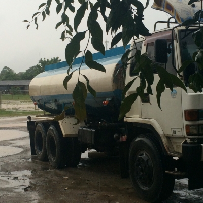 รถอีซุซุ 10 ล้อ บรรทุกน้ำ 175  แรงม้า.    สนใจติดต่อ  081 - 6079515