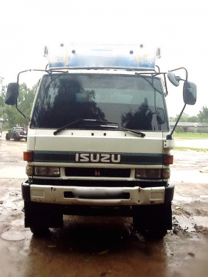 รถอีซุซุ 10 ล้อ บรรทุกน้ำ 175  แรงม้า.    สนใจติดต่อ  081 - 6079515