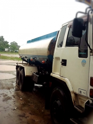 รถอีซุซุ 10 ล้อ บรรทุกน้ำ 175  แรงม้า.    สนใจติดต่อ  081 - 6079515