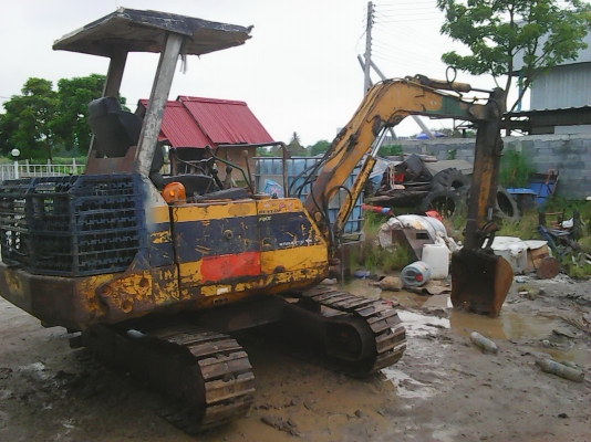 ขายแบ็คโฮ  KOMATSU   PC30-6 ใช้งานได้ดีราคาถูกๆ