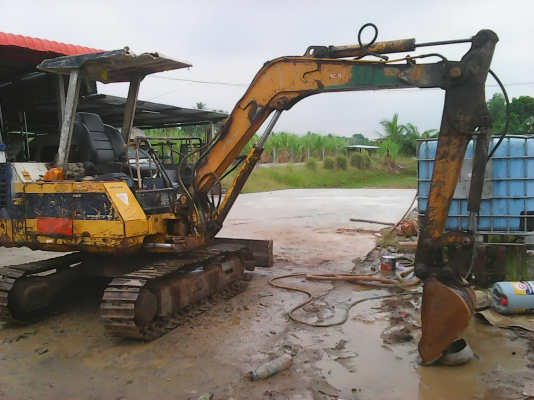 ขายแบ็คโฮ  KOMATSU   PC30-6 ใช้งานได้ดีราคาถูกๆ