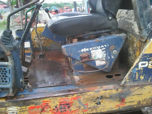 ขายแบ็คโฮ  KOMATSU   PC30-6 ใช้งานได้ดีราคาถูกๆ