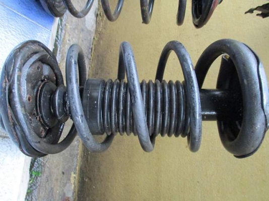 ขาย โช้คอัพคู่หน้า Nissan Sunny B14 ขาย โช้คอัพคู่หน้า Nissan Sunny B14