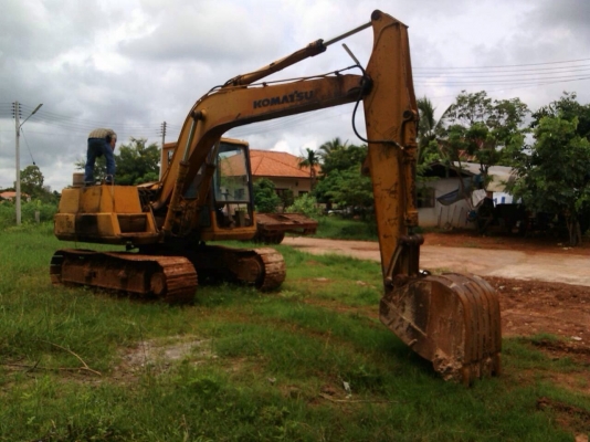 ขายด่วน  รถแบคโฮ  KOMATSU รุ่น 3  พร้อมใช้งาน