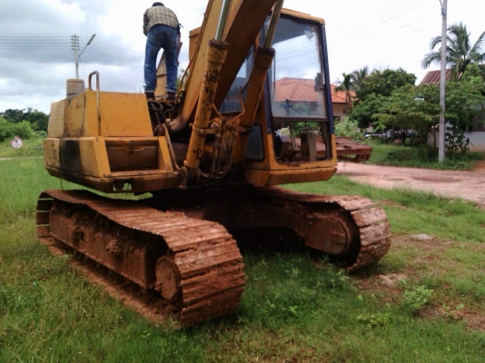 ขายด่วน  รถแบคโฮ  KOMATSU รุ่น 3  พร้อมใช้งาน