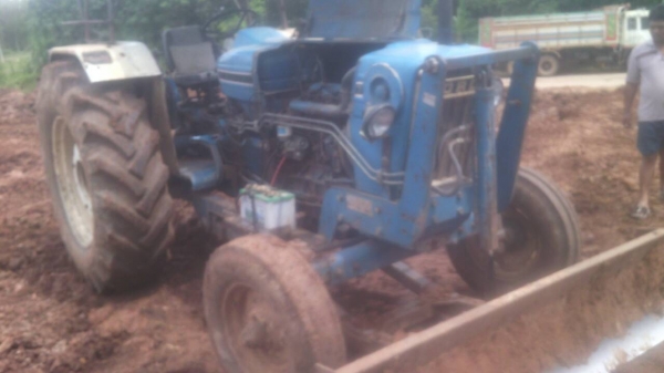 รถไถฟอร์ด 6610 มีทะเบียน สนใจติดต่อ 090349408 หรือ 0835601591