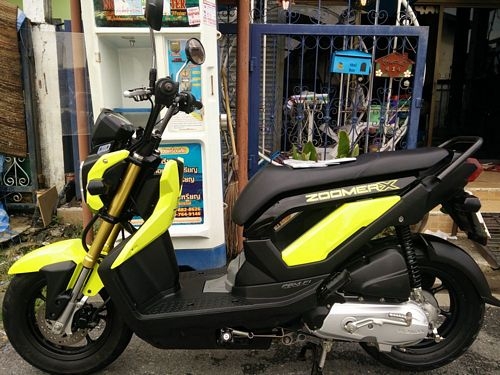 HONDA ZOOMER X ตัวใหม่ไมล์แดง สีเหลืองมะนาว เปรี้ยวจี๊ดไม่ซ้ำใคร วิ่ง3xxxโล ไมล์แท้คู่มือประกันศูนย์พร้อม สวยแกะกล่องพร้อมใช้งาน