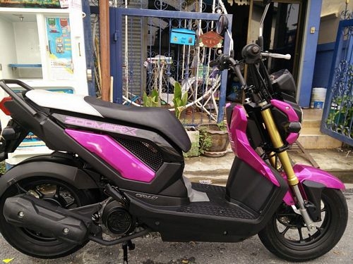 HONDA ZOOMER X ตัวใหม่ไมล์แดง สีชมพูดำ รถ9เดือนวิ่ง4xxxโล ไมล์แท้คู่มือประกันศูนย์พร้อม สวยไร้ที่ติน้องๆป้ายแดงพร้อมใช้งาน