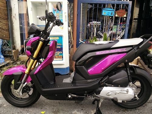 HONDA ZOOMER X ตัวใหม่ไมล์แดง สีชมพูดำ รถ9เดือนวิ่ง4xxxโล ไมล์แท้คู่มือประกันศูนย์พร้อม สวยไร้ที่ติน้องๆป้ายแดงพร้อมใช้งาน