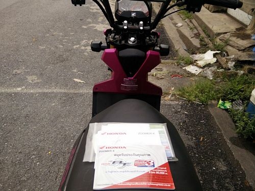 HONDA ZOOMER X ตัวใหม่ไมล์แดง สีชมพูดำ รถ9เดือนวิ่ง4xxxโล ไมล์แท้คู่มือประกันศูนย์พร้อม สวยไร้ที่ติน้องๆป้ายแดงพร้อมใช้งาน
