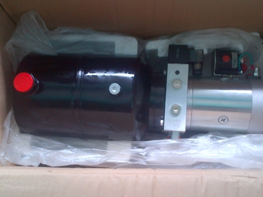 ขายปั้มปั่นดั้ม12voltของใหม่ ยกได้3ton 13000