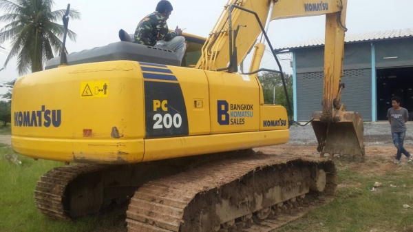 ขายPC200-8รถสวยพร้อมใช้งานเอกสารเล่มชั่วโมง66XX ติดต่อ คุณอ๊อฟ พิจิตร 086-737-9991