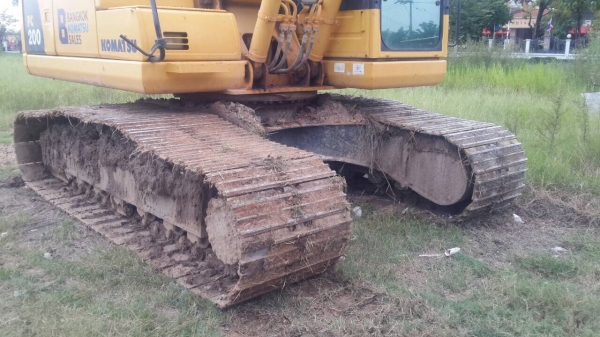 ขายPC200-8รถสวยพร้อมใช้งานเอกสารเล่มชั่วโมง66XX ติดต่อ คุณอ๊อฟ พิจิตร 086-737-9991