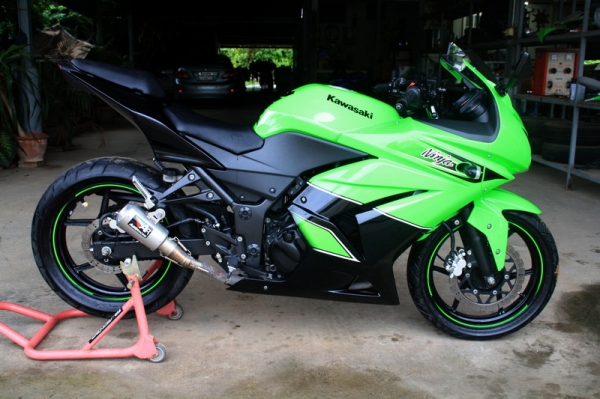 ขาย KAWASAKI NINJA 250 เขียว ปี 2011 ท่อสูตร AR ทะเบียนแท้พร้อมโอน 78000