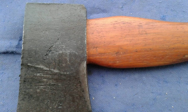 ขวานเก่าตราเพชรเยอรมันสภาพดีครับด้ามไม้ประดู่ครับตราเพชรงานเยอรมันครับเนื้อเเหล็กไม่ต้องพูดถึงครับแข็งมากครับ ราคานี้คุ้มมากครับ ขวานเก่าตราเพชรเยอรมันสภาพดีครับด้ามไม้ประดู่ครับตราเพชรงานเยอรมันครับเนื้อเเหล็กไม่ต้องพูดถึงครับแข็งมากครับ ราคานี้คุ้มมากครับ