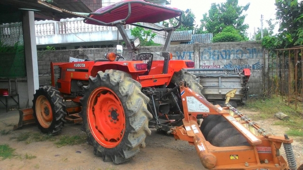 ขายรถไถ KUBOTA M 5000 สภาพดีเดิมๆพร้อมใช้งาน อุปกรณ์ครบ 2 ชิ้นมีพร้อมดันหน้า ผานพรวน