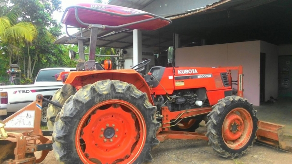 ขายรถไถ KUBOTA M 5000 สภาพดีเดิมๆพร้อมใช้งาน อุปกรณ์ครบ 2 ชิ้นมีพร้อมดันหน้า ผานพรวน