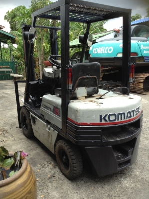 +++ ขายโฟล์คลิฟท์  KOMATSU FG15-15  ขนาด  1.5  ตัน  เครื่องยนต์เบนซิน  ติดแก๊ส  เสา  3  เมตร  เกียร์ธรรมดา  งา 1,070  มม.  ยางลมครับ