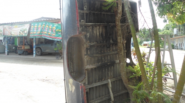 ขายตรับกะบะเลส BigM  ทรงดีแข็งแรงมีซ่อมพี้น ครับราคาเบาๆครับ