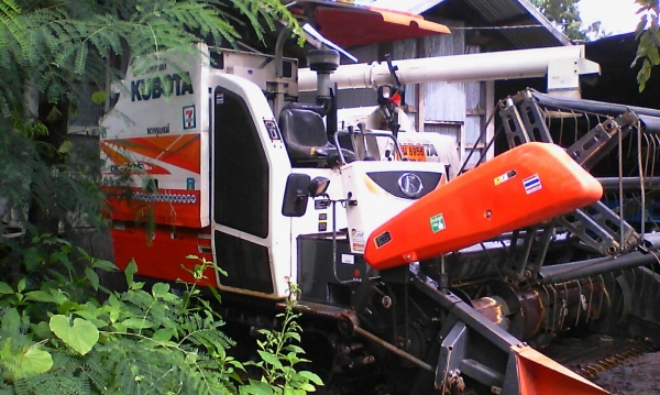 ขายรถเกี่ยวคูโบต้า dc 70 g