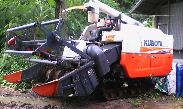 ขายรถเกี่ยวคูโบต้า dc 70 g