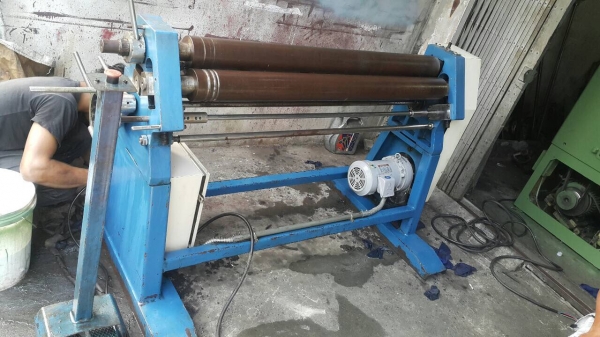 ขายเครื่องม้วน5ฟุตเพลาตัน เพลา4"1/2 ม้วนได้4มิล