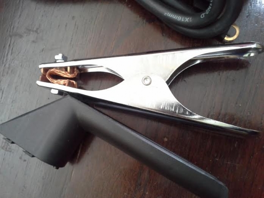 ตู้เชื่อมยี่ห้อ ETOP รุ่น ARC-250 แรงดันไฟ AC 220V (มือหนึ่ง) ตู้เชื่อมยี่ห้อ ETOP รุ่น ARC-250 แรงดันไฟ AC 220V (มือหนึ่ง)