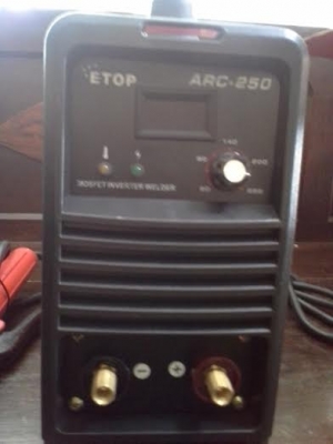 ตู้เชื่อมยี่ห้อ ETOP รุ่น ARC-250 แรงดันไฟ AC 220V (มือหนึ่ง) ตู้เชื่อมยี่ห้อ ETOP รุ่น ARC-250 แรงดันไฟ AC 220V (มือหนึ่ง)