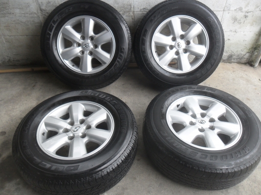 ล้อแม็ก 17นิ้ว 6รู โตโยต้า พร้อมยาง สวยๆ 4 ล้อ เจ๊ลดราคาให้เหลือ 6500 บาท