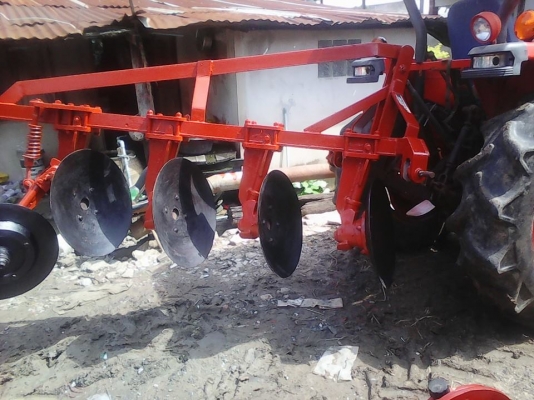 ลดราคาเหลือ  ผานตราช้างแท้  ผาน 4 * 22 ใส่รถไถรุ่น  L4508 บัวผานใหญ่ลูกปืนใหญ่ใช้ทน  ทาสีกันสนิมใหม่ครับราคาถูกสนใจติดต่อมาครับ