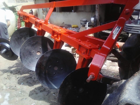 ลดราคาเหลือ  ผานตราช้างแท้  ผาน 4 * 22 ใส่รถไถรุ่น  L4508 บัวผานใหญ่ลูกปืนใหญ่ใช้ทน  ทาสีกันสนิมใหม่ครับราคาถูกสนใจติดต่อมาครับ