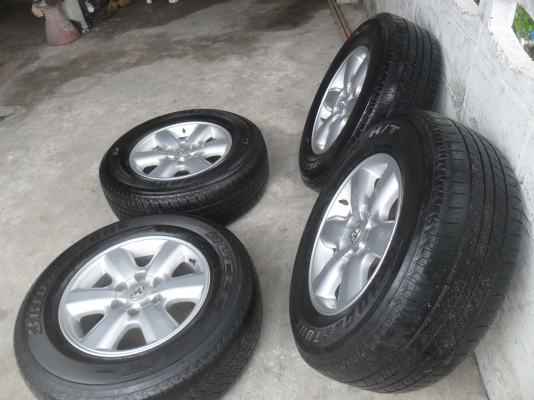 ล้อแม็ก 17นิ้ว 6รู โตโยต้า พร้อมยาง สวยๆ 4 ล้อ เจ๊ลดราคาให้เหลือ 6500 บาท