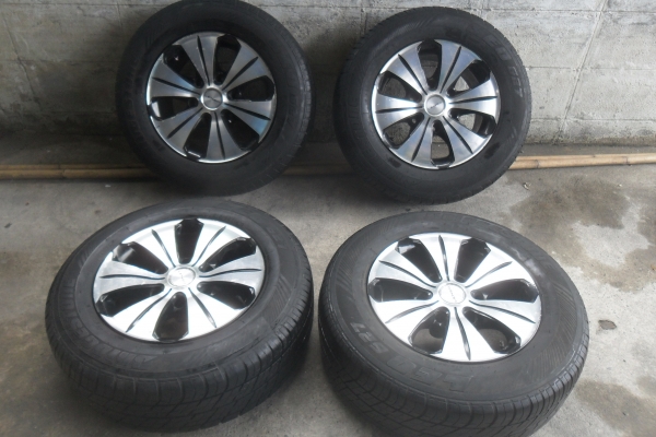 ล้อแม็ก 15นิ้ว 6รู พร้อมยาง สวยๆ 4 ล้อ ราคา 5700 บาท