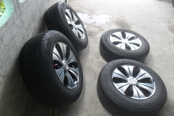 ล้อแม็ก 15นิ้ว 6รู พร้อมยาง สวยๆ 4 ล้อ ราคา 5700 บาท